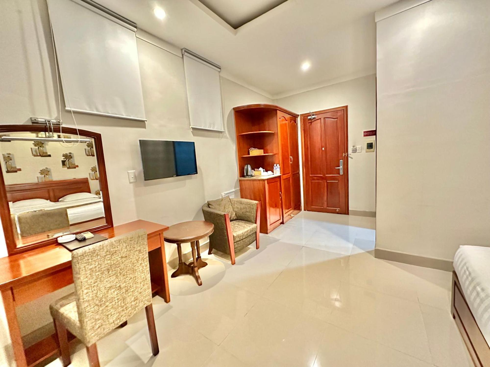 Long Bao Chau Hotel Thu Dau Mot Экстерьер фото